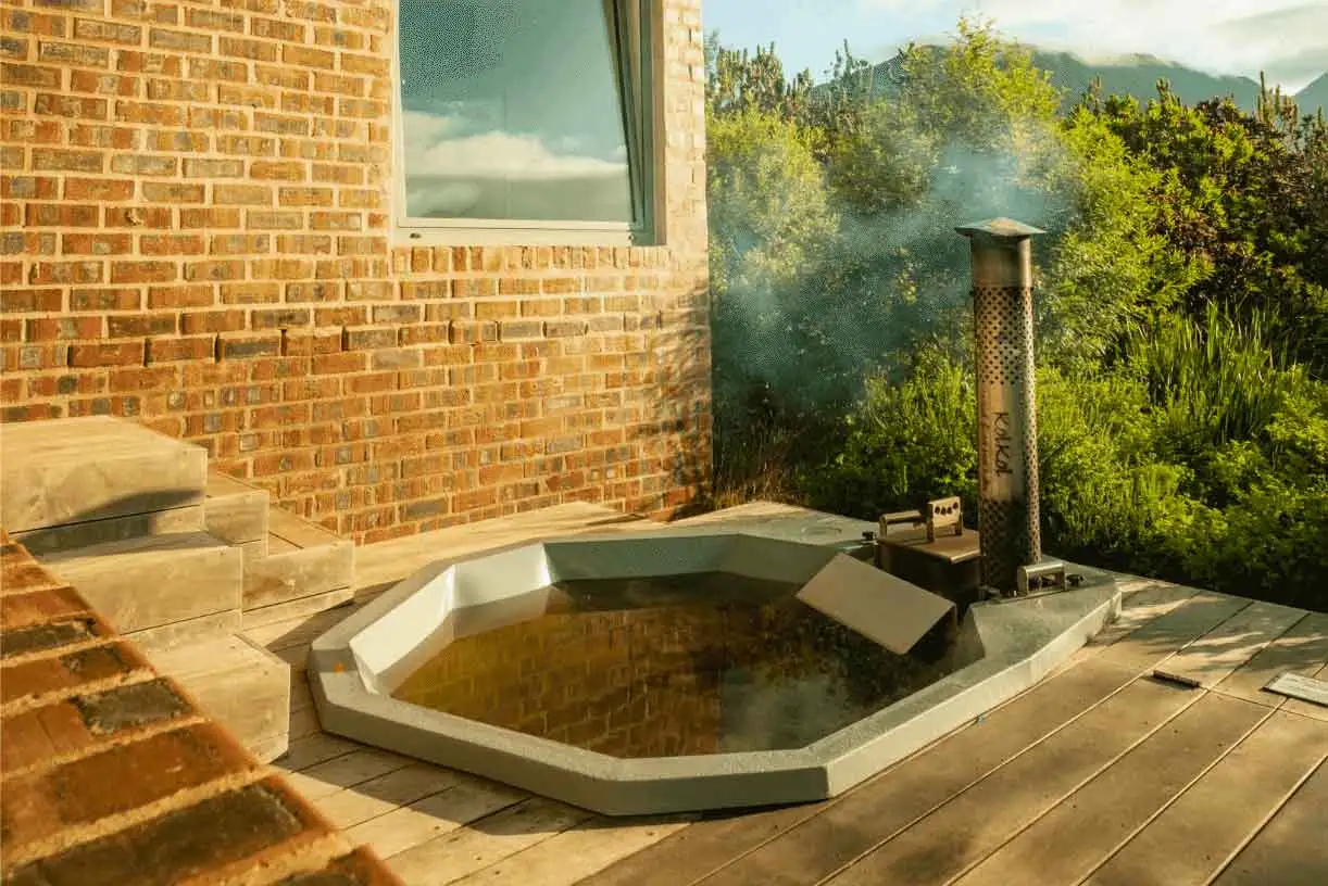 Accommodation with wood fired hot tub in Western Cape 2
